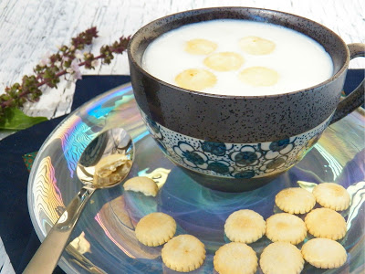 Hot Sweetened Condensed Milk Drink and Crackers