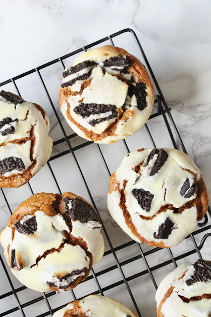 Pumpkin Oreo Muffins with Cream Cheese