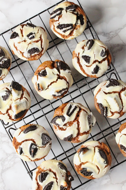 Pumpkin Oreo Muffins with Cream Cheese