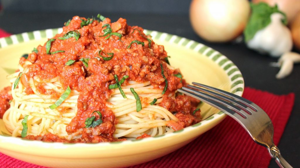 Spaghetti With Beef and Linguica Red Sauce