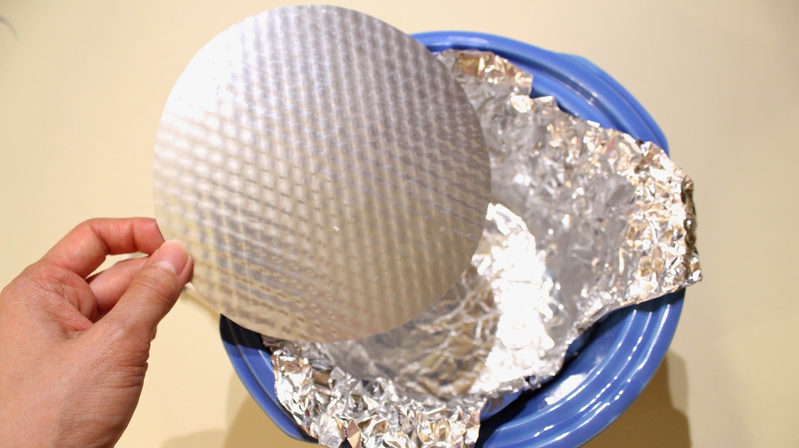 Aluminum foil liner in a slow cooker