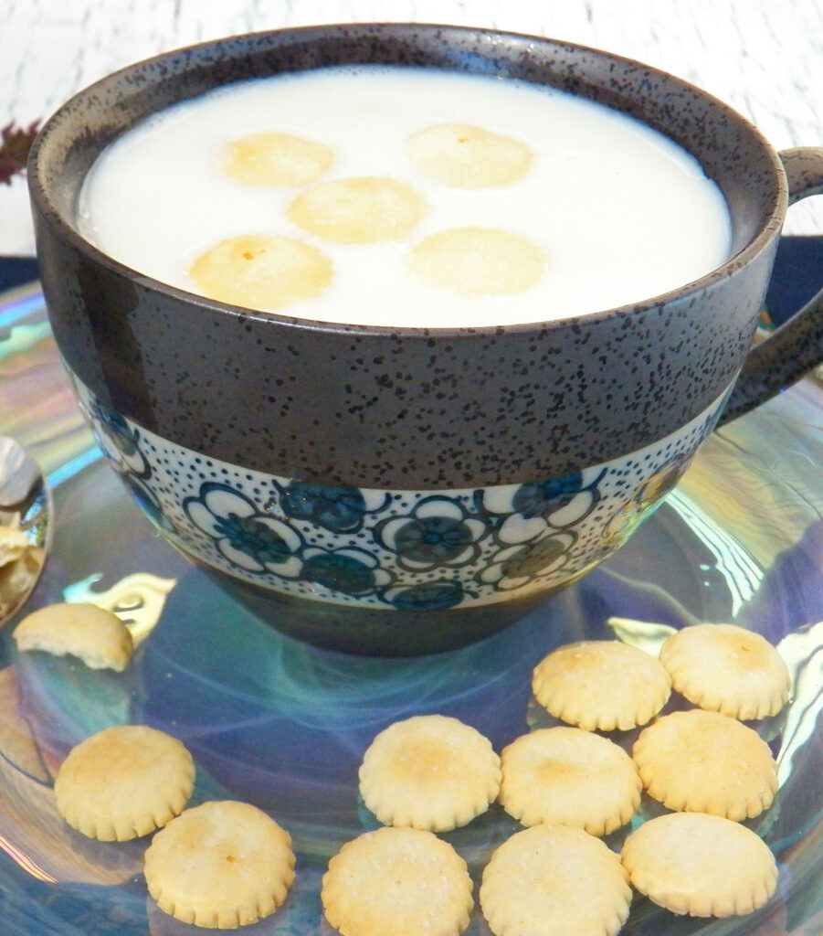 Hot Sweetened Condensed Milk Drink and Crackers