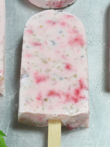 Strawberry Grape-Nuts Yogurt Breakfast Popsicles